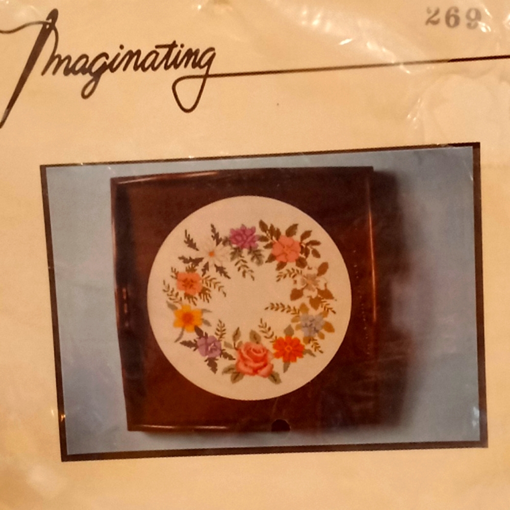 🥰🆕️❤ small counted cross stitch Circle